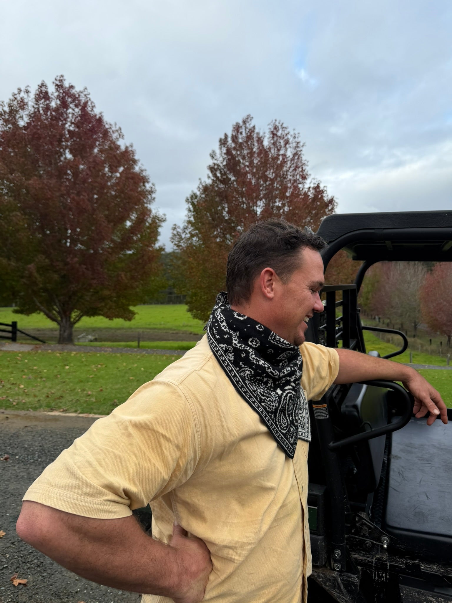 The Cashmere Bandana - Black