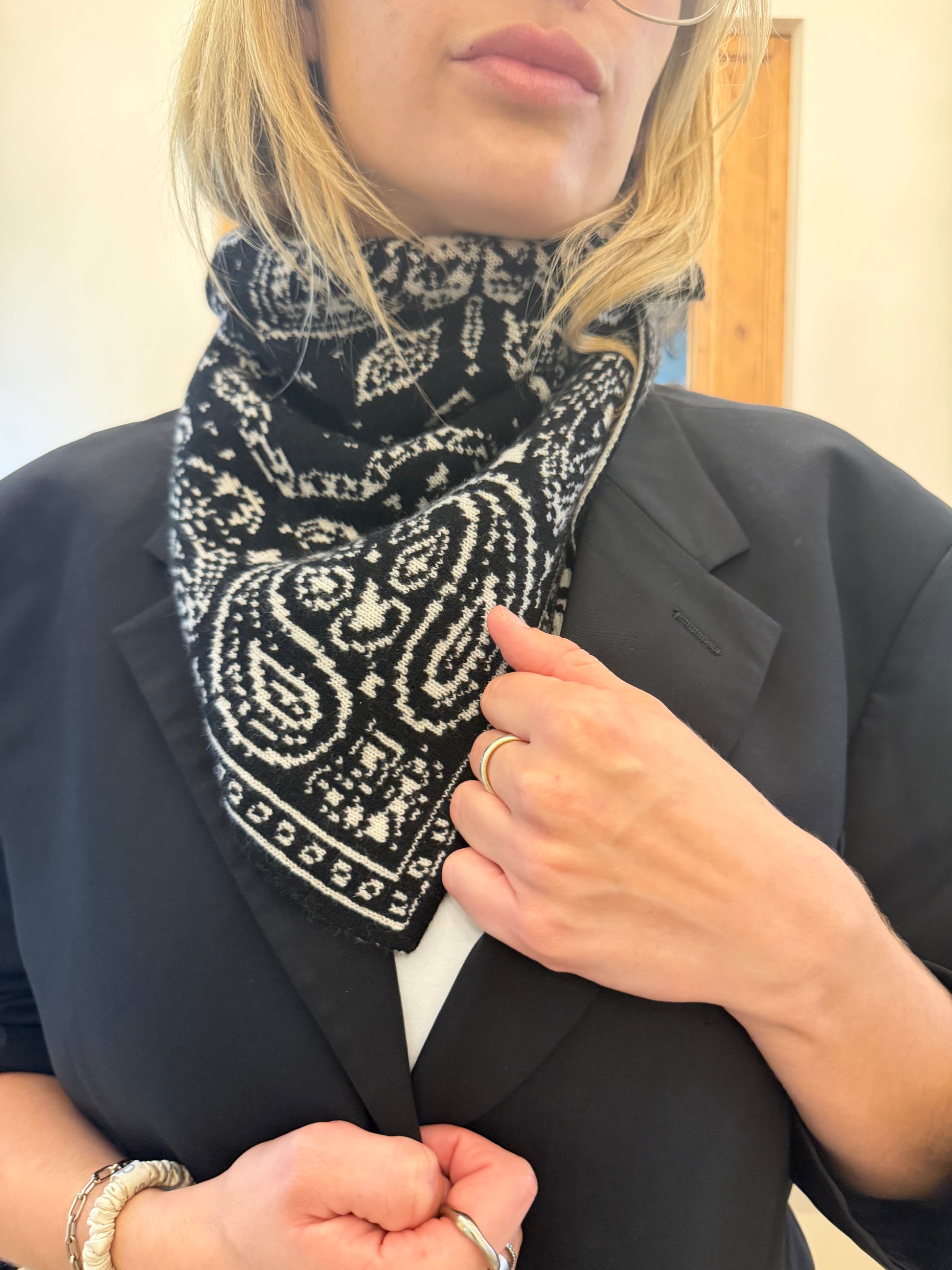 The Cashmere Bandana - Black